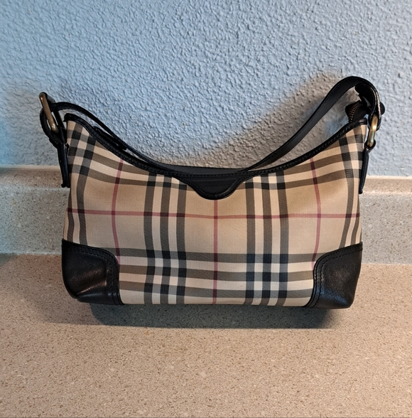 Burberry Handbags - Burberry Shoulderbag